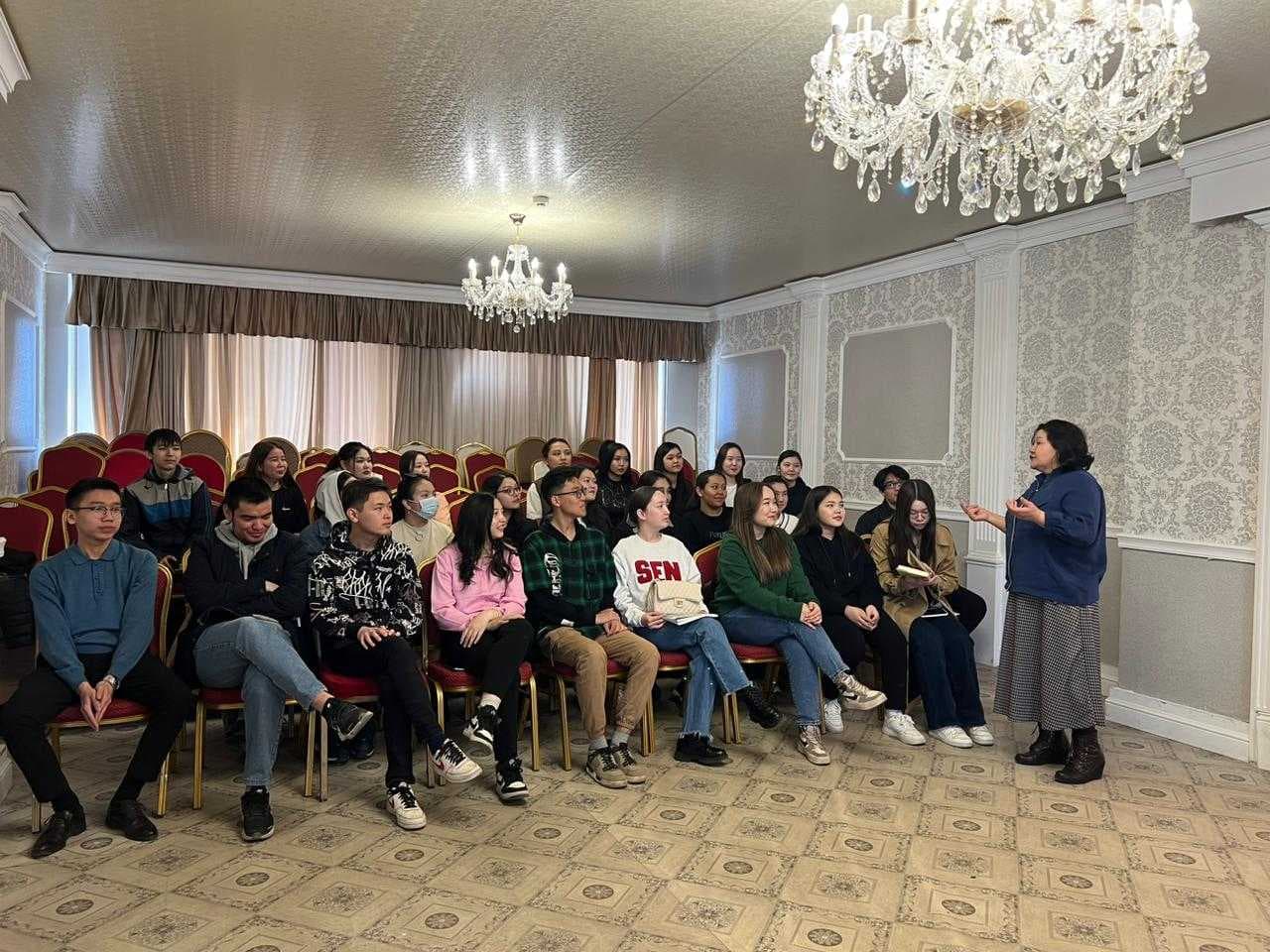 4 сәуір 2023 жылы Астана халықаралық университетінің  Педагогика институтының доценті, филология ғылымдарының кандидаты А.Б. Сейсекенова «Тарих 22 А» тобының студенттерімен ««Абай, Шәкәрім шығармалары негізінде болашақ мамандардың ұлттық құндылық мәдениетін қалыптастыру»» атты семинар-тренинг өткізді. — 1