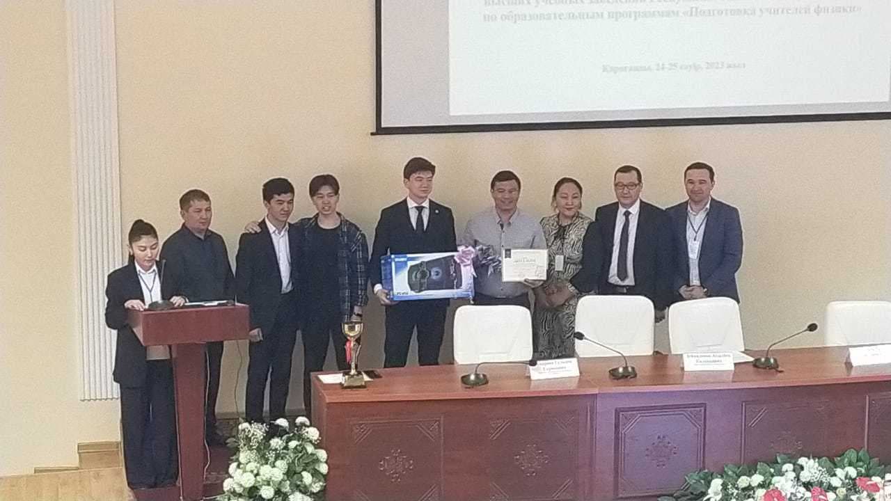 AIU командасы жеңіс тұғырынан көрінді. — 1