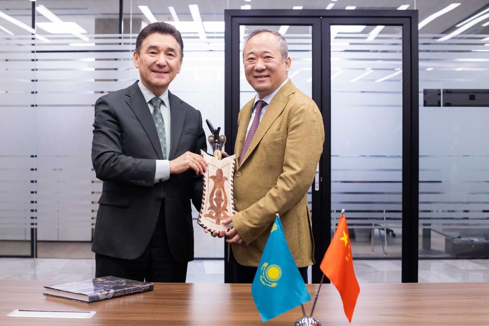 President of Astana International University Irsaliyev S.A.  held a meeting with the rector of Beijing Language and Culture University Duan Peng — 1