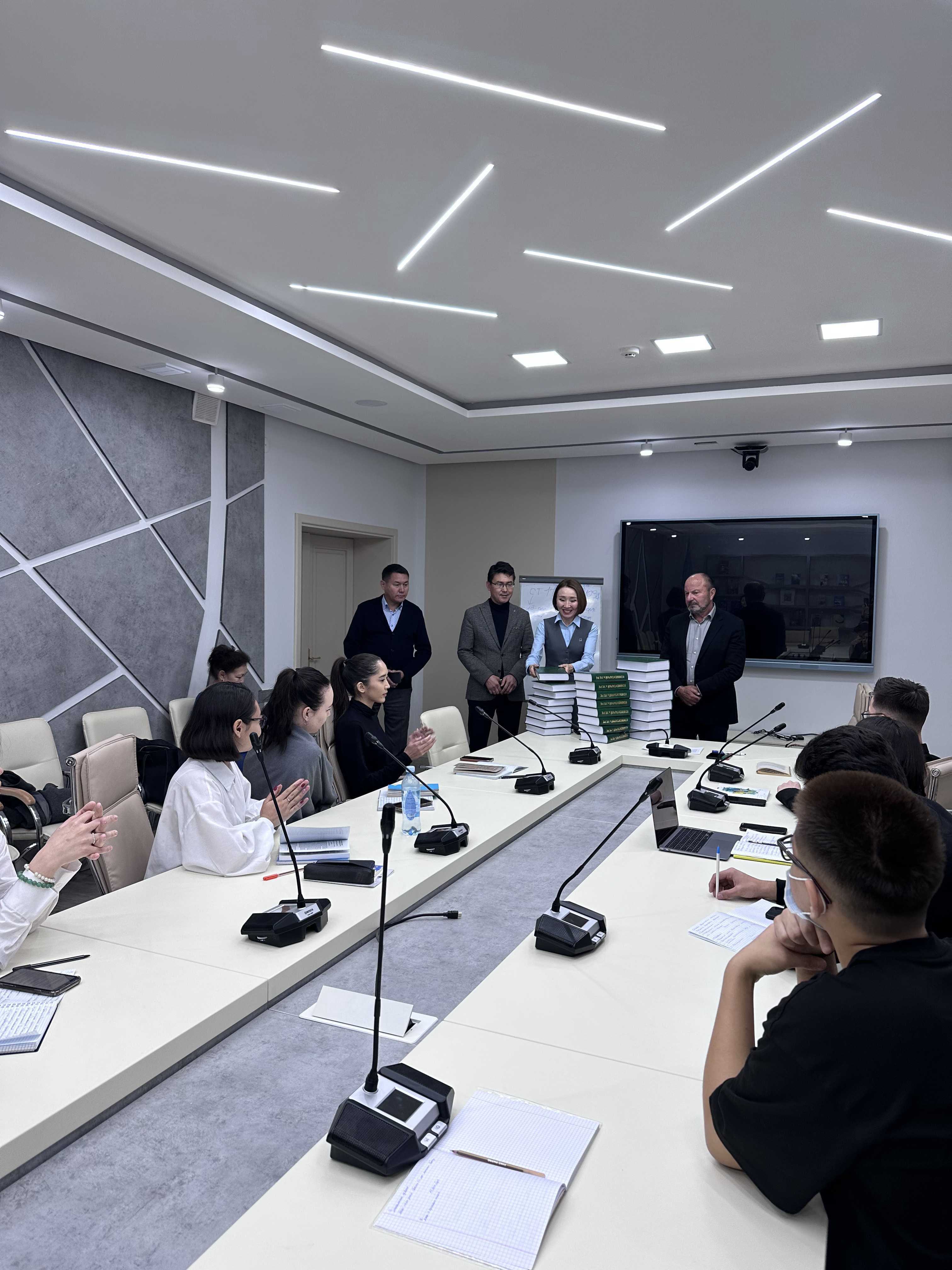 THE FAMOUS SCIENTIST DOCTOR OF LAW, PROFESSOR BORCHASHVILI ISIDOR SHAMILOVICH PRESENTED THE STUDENTS WITH A COMMENTARY ON THE CRIMINAL CODE OF THE REPUBLIC OF KAZAKHSTAN — 2