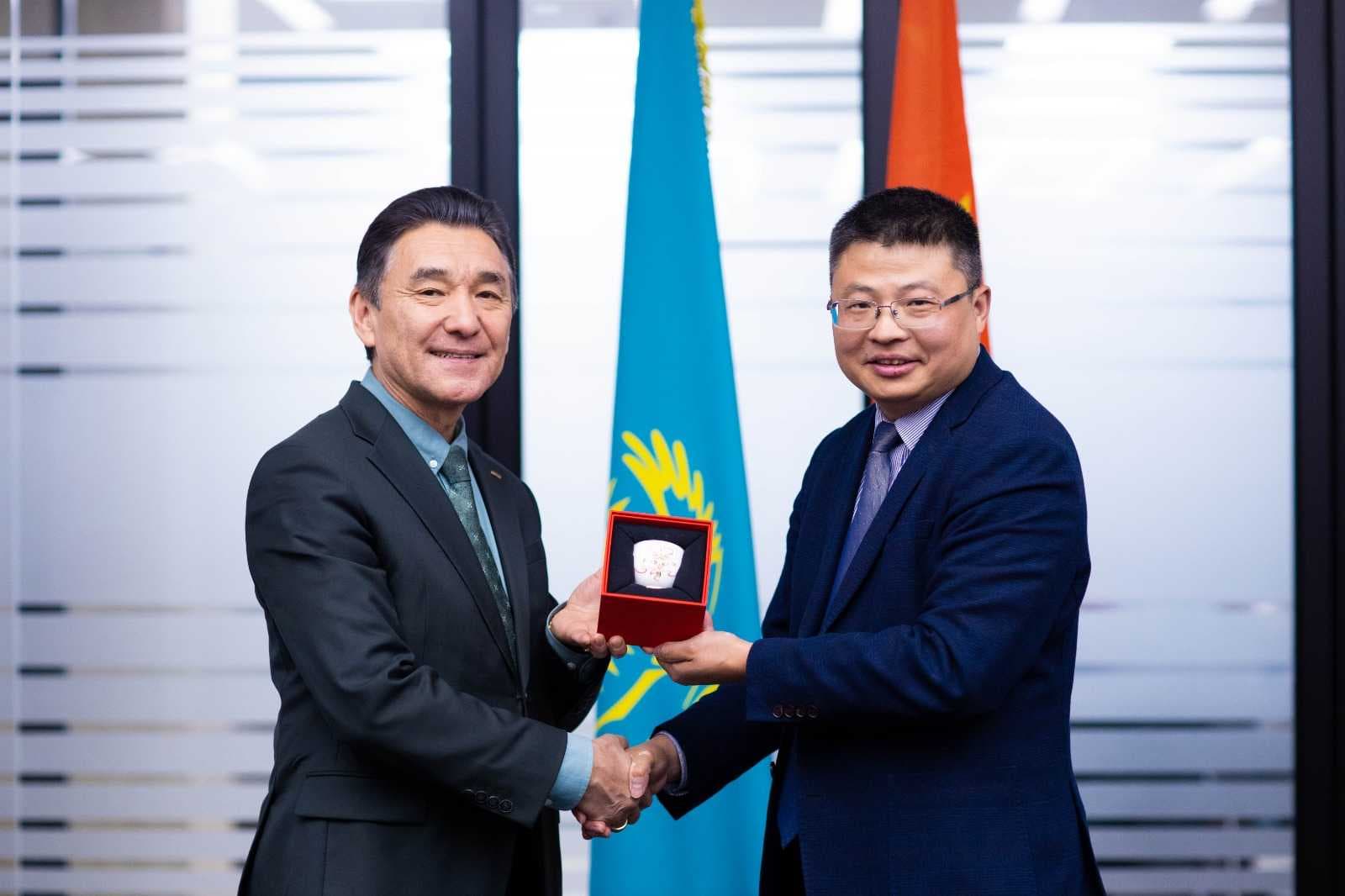 On October 24, two important meetings with delegations from China were held at Astana International University. — 3