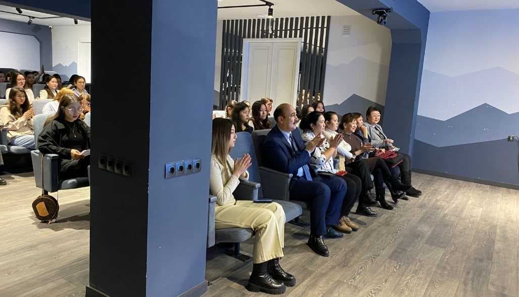 On November 2, 2023, at the Pedagogical Institute of Astana International University in the assembly hall, the first meeting of the Literary Lounge dedicated to the 130th anniversary of the famous Kazakh poet and writer, publicist and public figure Sultanmakhmut Toraigyrov “Poetry is calling us into the distance...” was held — 4