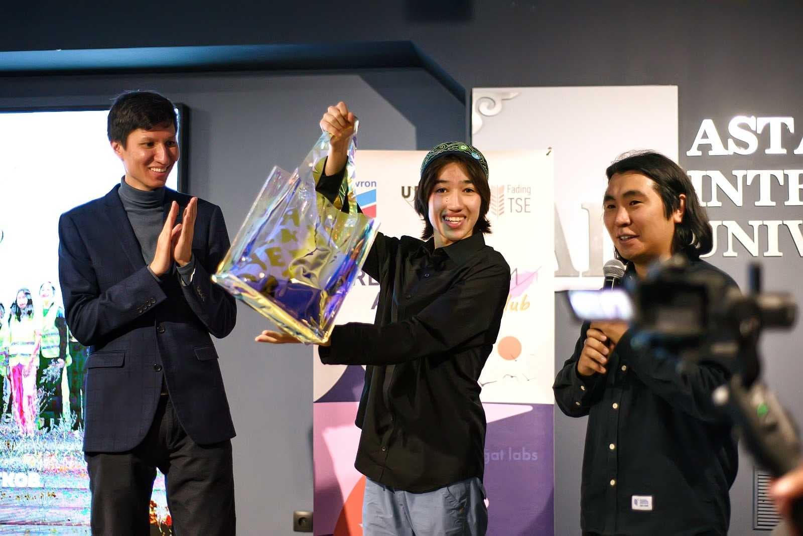 The School of Natural Sciences together with the "Urbanitarium Astana Club 2023" held the closing of the urban studies club for teenagers aged 13-16. From July to November 2023, more than 100 Astana teenagers took part in a free educational program — 1