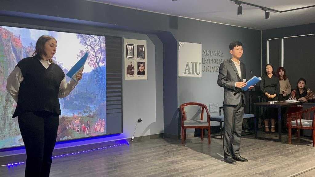 Астана халықаралық университетінде «Əдеби əлемге саяхат» атты қызықты іс-шара «Орыс тілі мен əдебиеті» аптасында, ф.ғ.к., педагогикалық институттың профессоры Қожағұлова Ғ.Қ. басшылығымен өтті. — 3