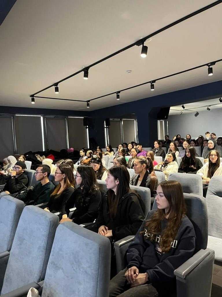 Today, AIU hosted a guest lecture by Asel Mukhamedzhanova, head of the Presidential Project Office (Delivery unit) under the Presidential Administration on functional literacy. — 2