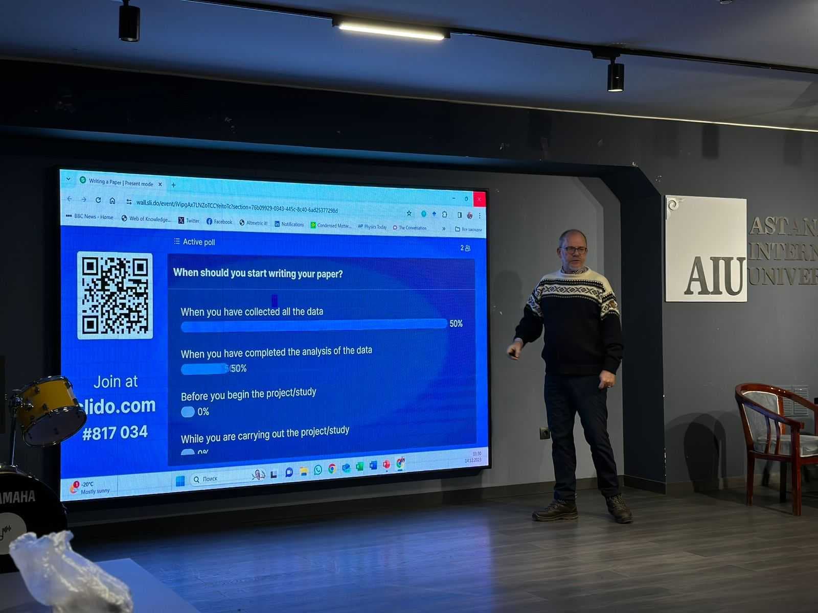 Наньян технологиялық университетінің (Сингапур) профессоры Саймон Редферн Астана халықаралық университетінің профессорлық-оқытушылық құрамы, докторанттары мен магистранттары үшін «Академиялық мақаланы жазу және жариялау» тақырыбында шеберлік сыныбы мен тренинг өткізді — 2