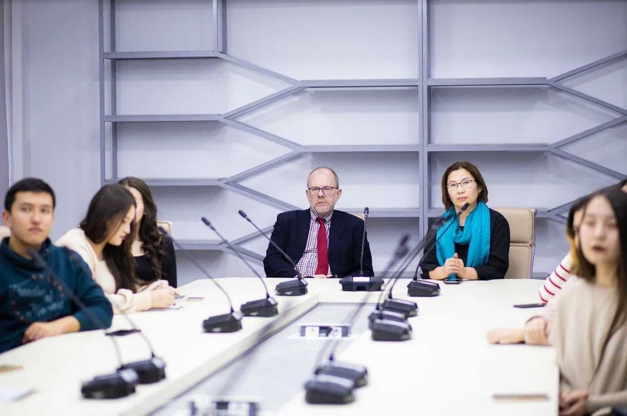 The visit of Professor Simon Redfern, the Dean of the College of Science at Nanyang Technological University, to Astana International University as part of the academic mobility program initiated by the Ministry of Education and Science of the Republic of Kazakhstan, has drawn to a close — 1