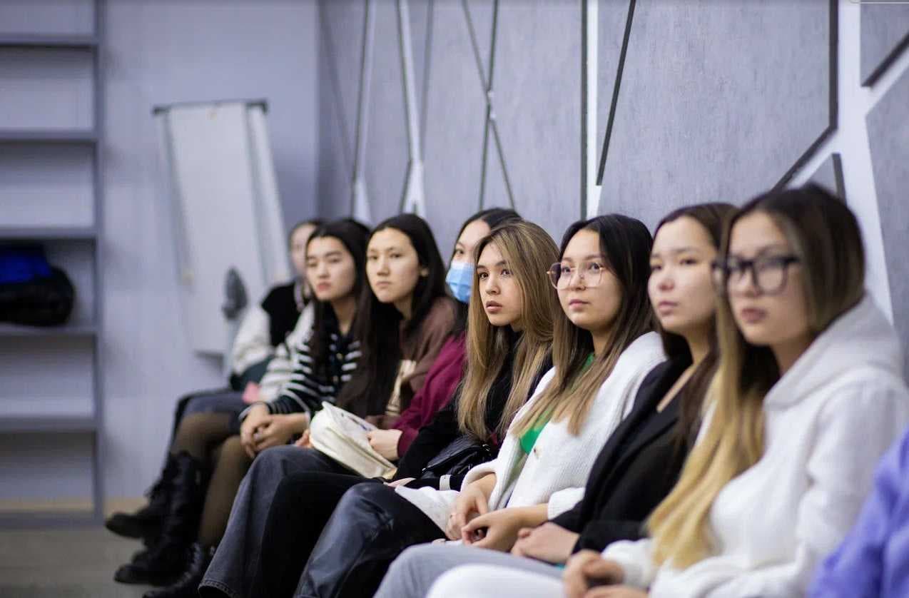 The visit of Professor Simon Redfern, the Dean of the College of Science at Nanyang Technological University, to Astana International University as part of the academic mobility program initiated by the Ministry of Education and Science of the Republic of Kazakhstan, has drawn to a close — 6