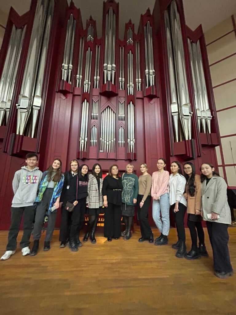 На концерте органной музыки — 2