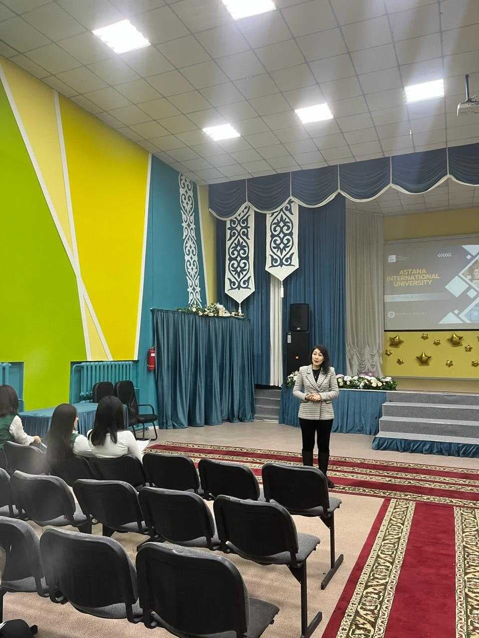 Teachers of the Higher School of Natural Sciences of Astana International University conducted career guidance among 11th grade students in several schools of the city — 3