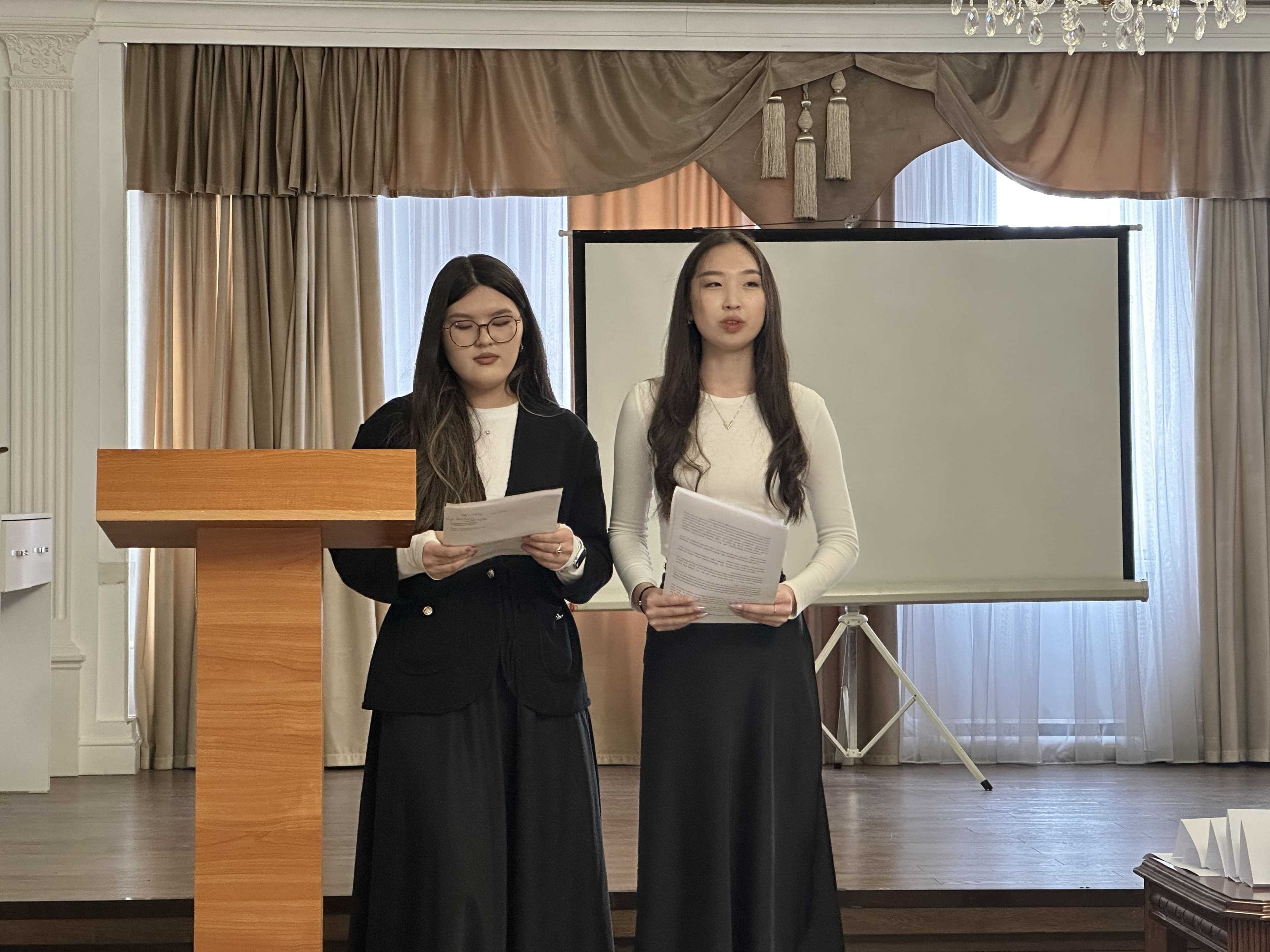 School of Natural Sciences held the first interuniversity environmental quiz (dedicated to Earth Day) among Ecology students of our university and the Kazakh University of Technology and Business — 2