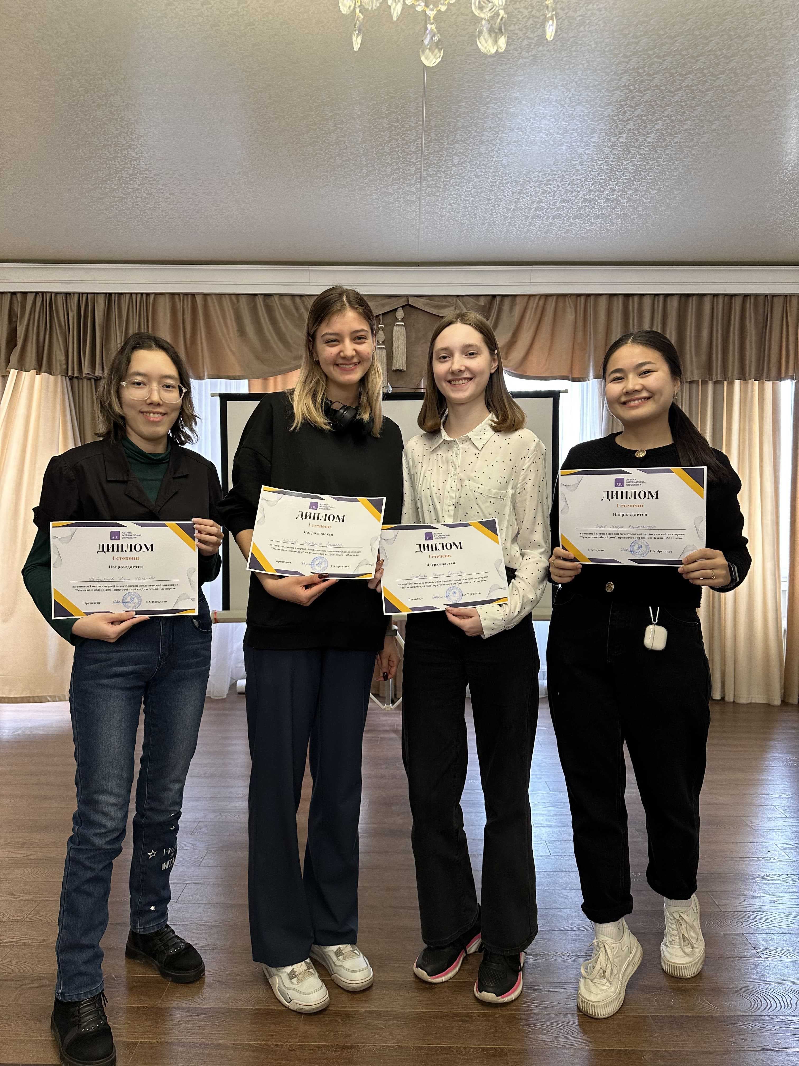 School of Natural Sciences held the first interuniversity environmental quiz (dedicated to Earth Day) among Ecology students of our university and the Kazakh University of Technology and Business — 5