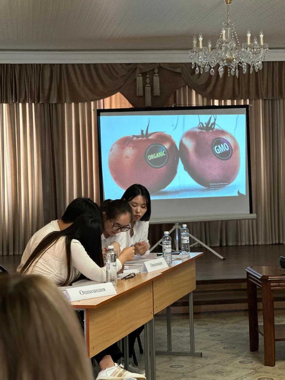 Biology students held a debate on the topic «Is GMA harmful to human health or is it a solution to the world’s food problem?» — 5