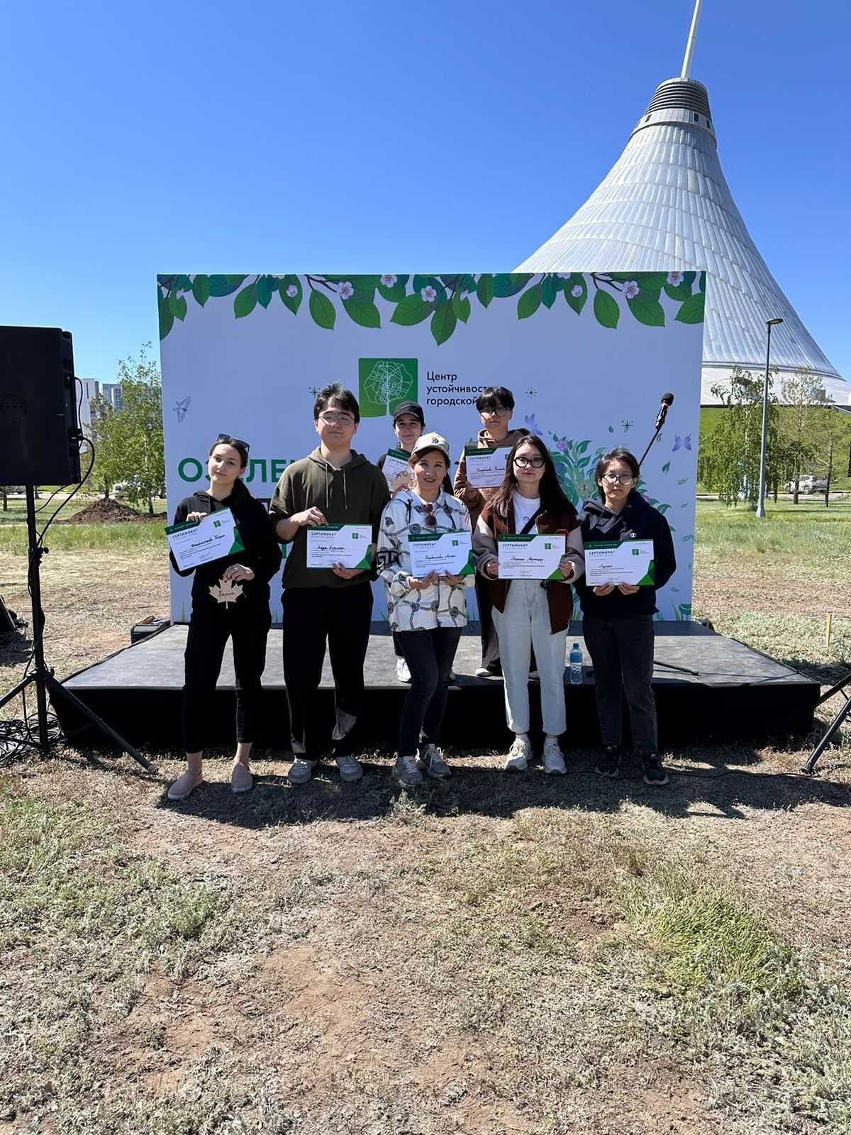 Volunteers of the environmental club of Astana International University are greening the city! — 1