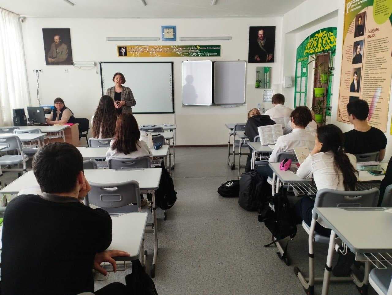 CAREER GUIDANCE WORK HIGH SCHOOL OF ECONOMICS — 3
