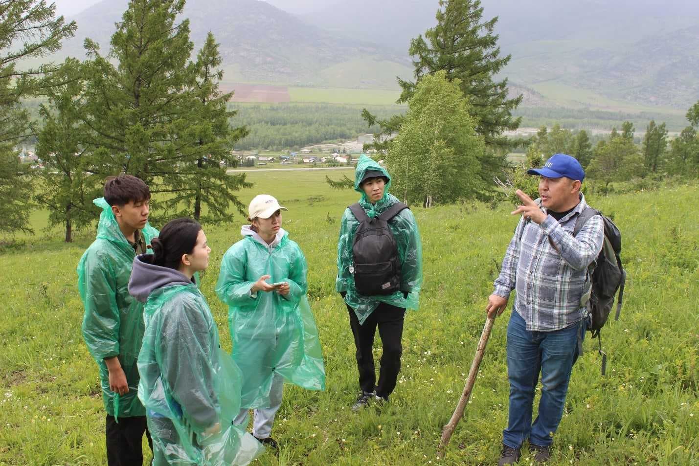 6В01504 География мамандығының 1 курс студенттері 2024 жылдың 25 мамыры мен 4 маусым аралығында Педагогикалық институт оқытушылары Самарханов Т.Н., Сагынбаева А.Б., жетекшілігімен оқу-далалық практикасын Абай облысы, Семей, Өскемен қалалары, Шығыс Қазақстан облысы Катонқарағай ауданында өткізді. — 9