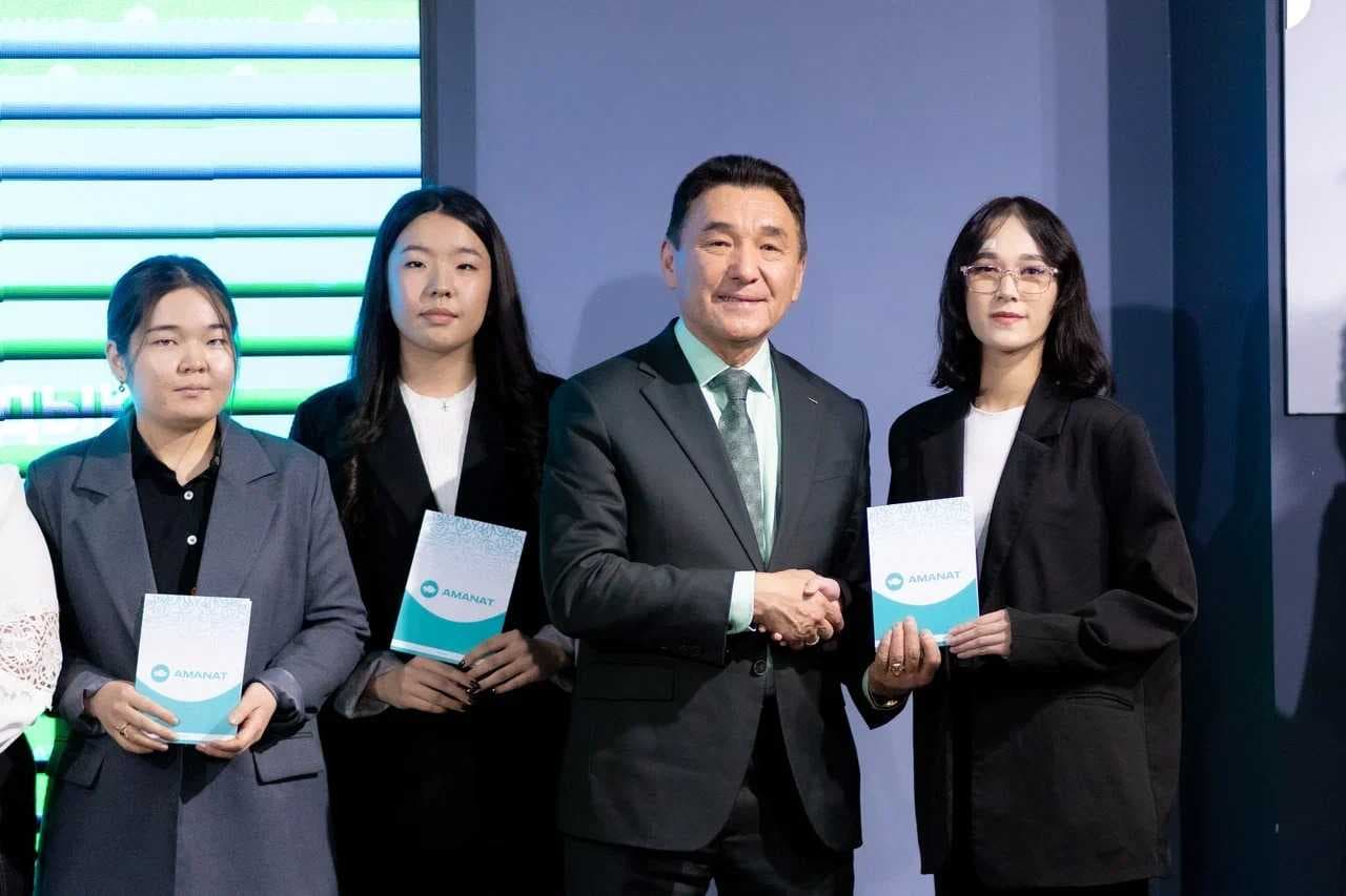 Еліміздің болашағы жастардың қолында: 35 жас белсенді AMANAT құрамына енді! — 1