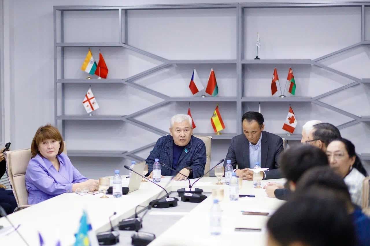 Academic Understanding of History: a seminar at AIU — 2