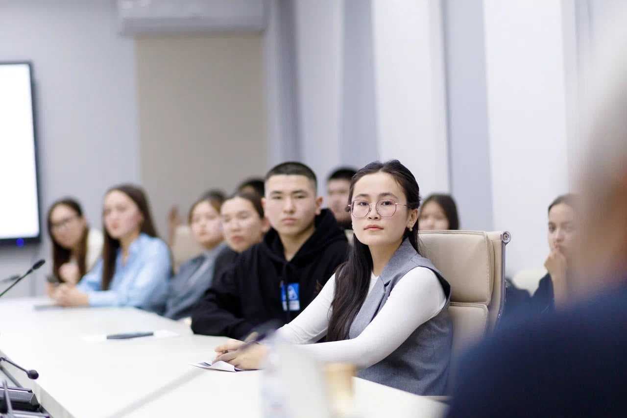 Academic Understanding of History: a seminar at AIU — 4