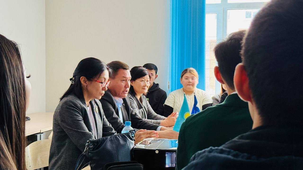 «Тәуелсіз Қазақстанның болашағы білімді жастар» атты дөңгелек үстел — 2
