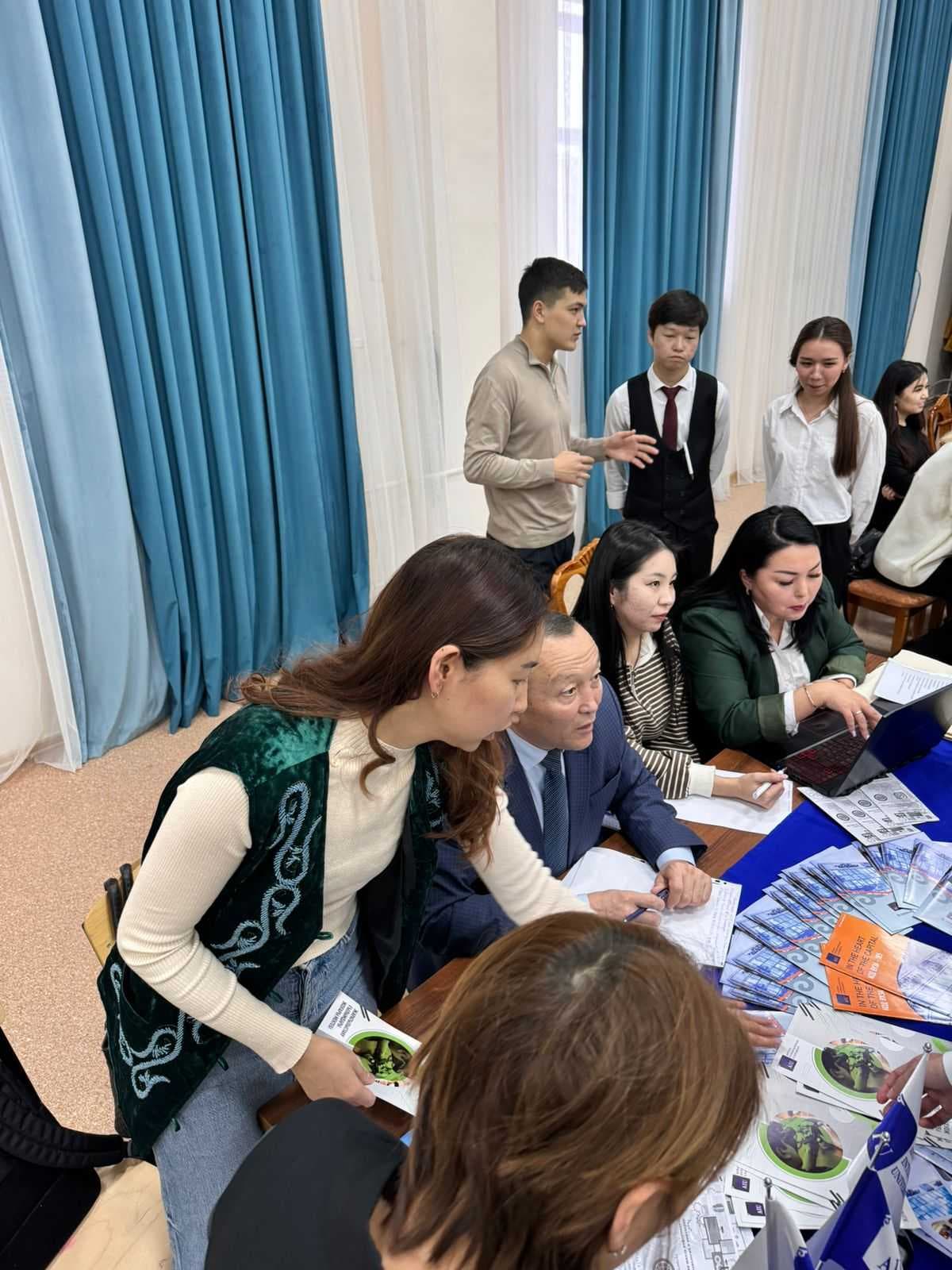 Career Guidance Meeting with High School Students — 3