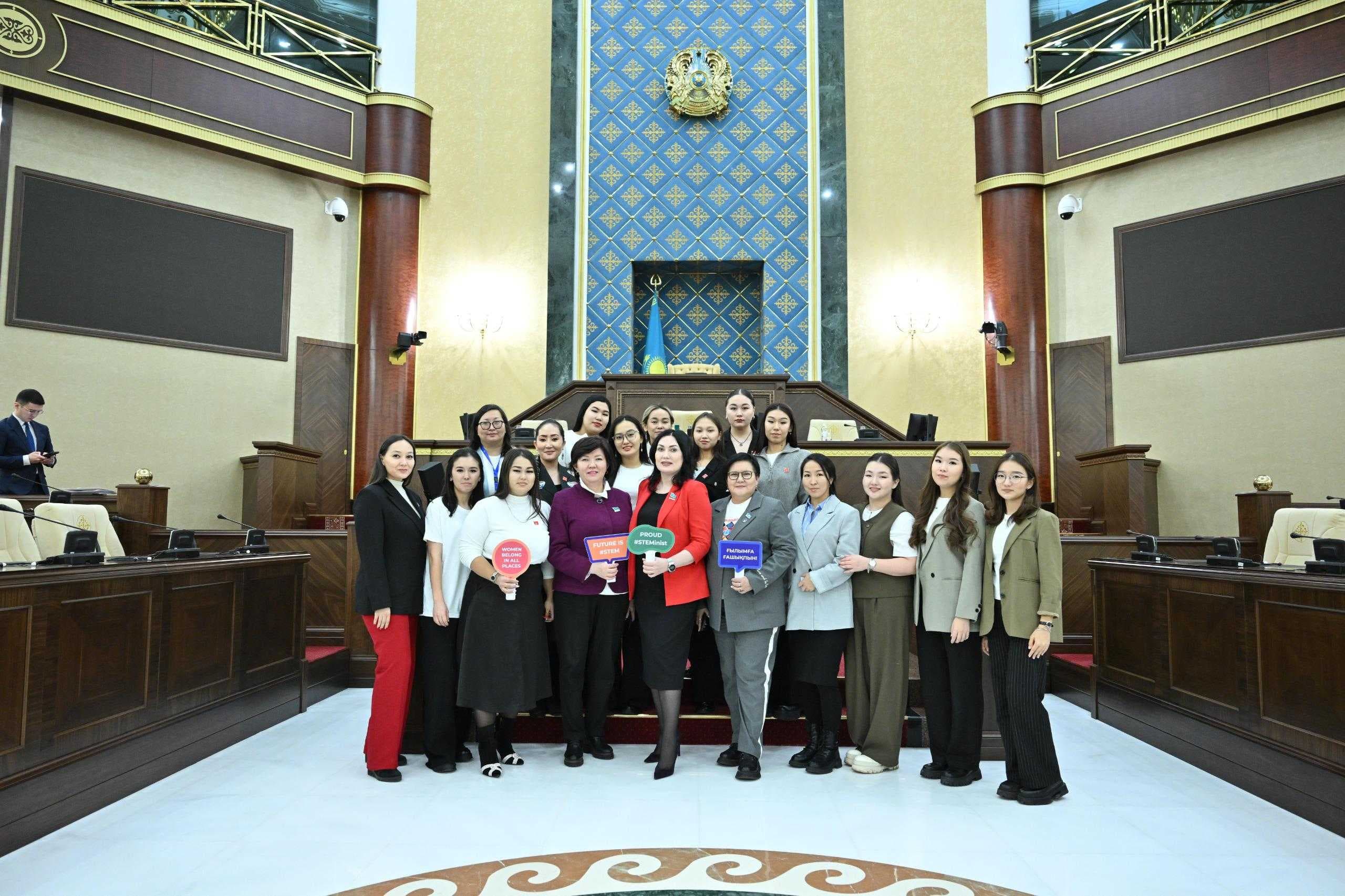 🌟 HSE Students in the Women in STEM Leadership Program 🌟 — 2