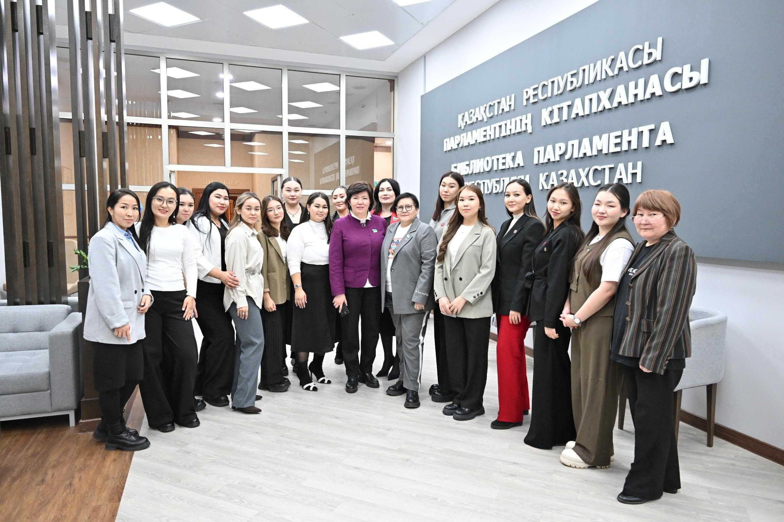 🌟 HSE Students in the Women in STEM Leadership Program 🌟 — 3