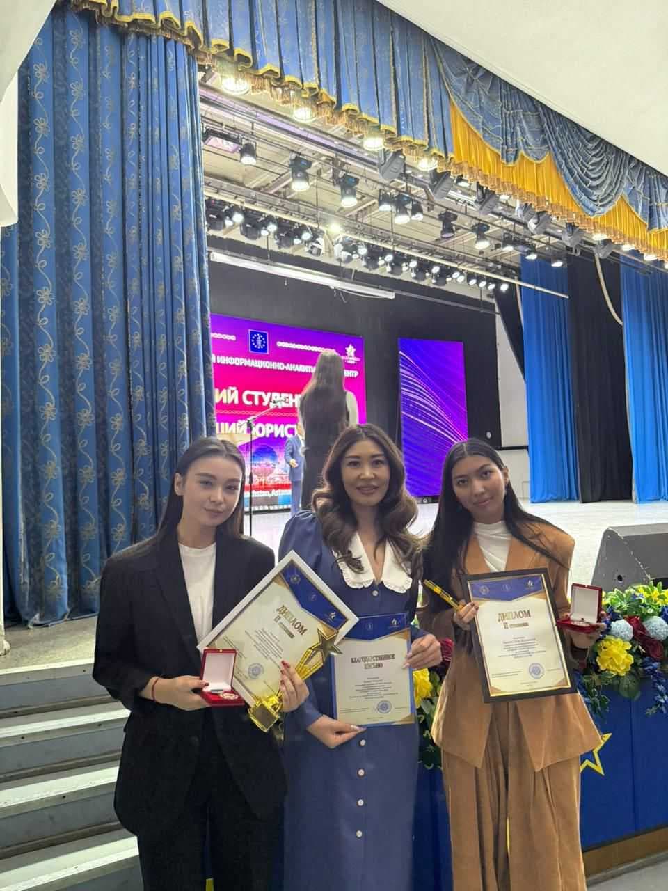 AIU Students Awarded the Prestigious "Best Student of the Year 2024" Medal — 2