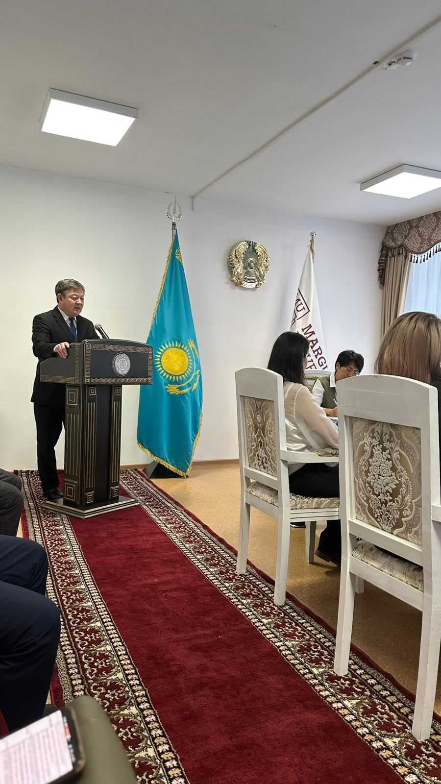 Педагогикалық институт Жумадилов Булат Зұлхарнаевичті ғылыми кеңесшісі ретіндегі PhD диссертациясына қатысқаны үшін құттықтайды — 3