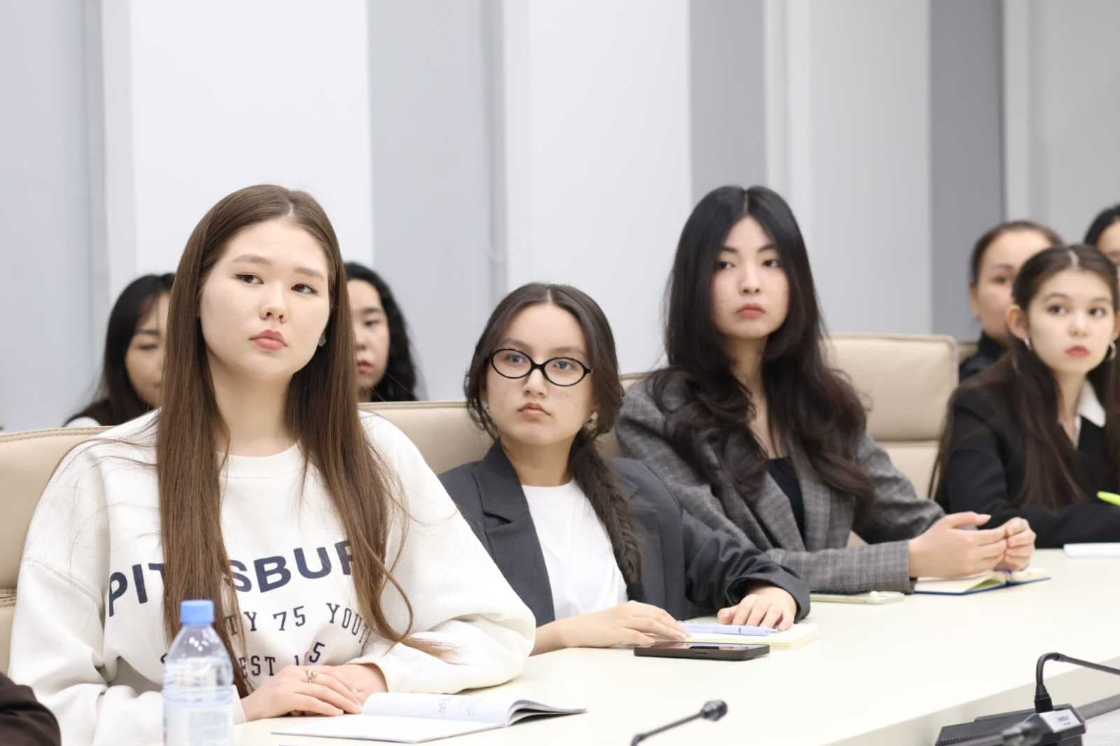 📢 Visit of the Ambassador Extraordinary and Plenipotentiary of the Slovak Republic to AIU! — 9