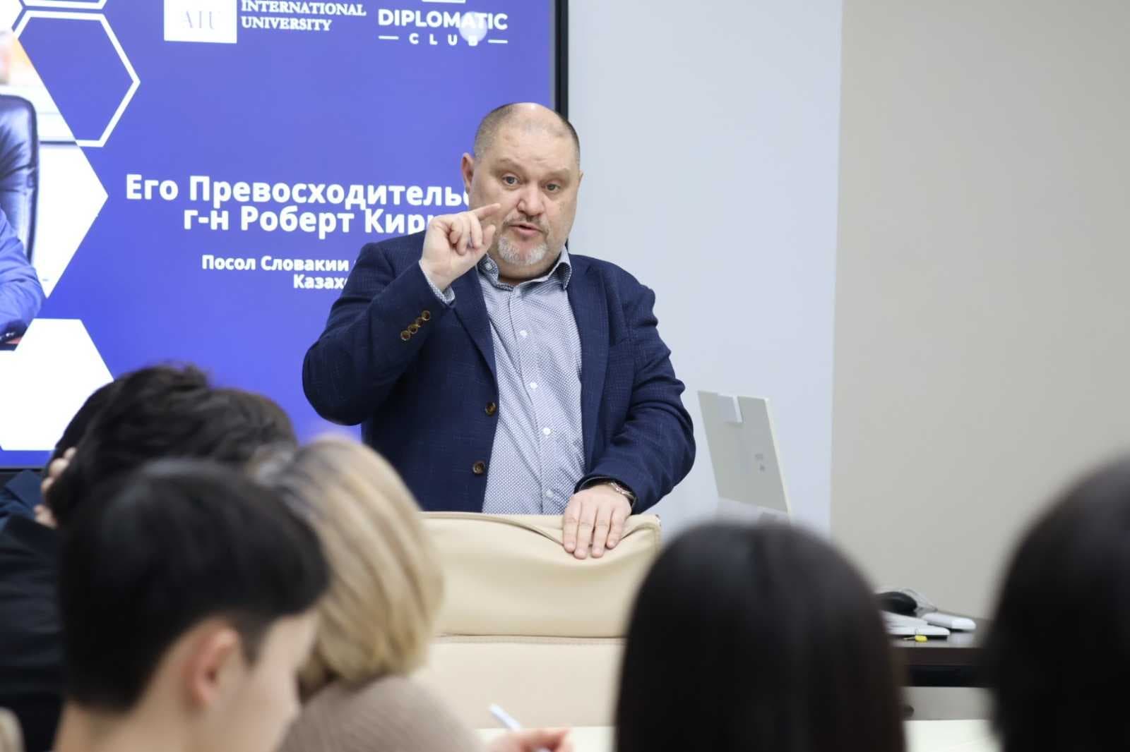 📢 Visit of the Ambassador Extraordinary and Plenipotentiary of the Slovak Republic to AIU! — 6