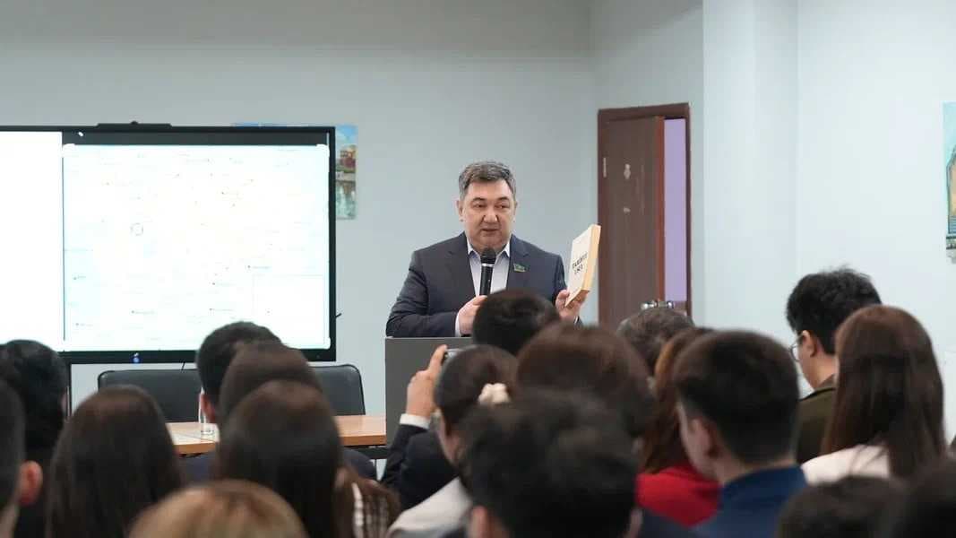 В AIU стартовал республиканский научный семинар: как данные меняют подходы к изучению истории — 2