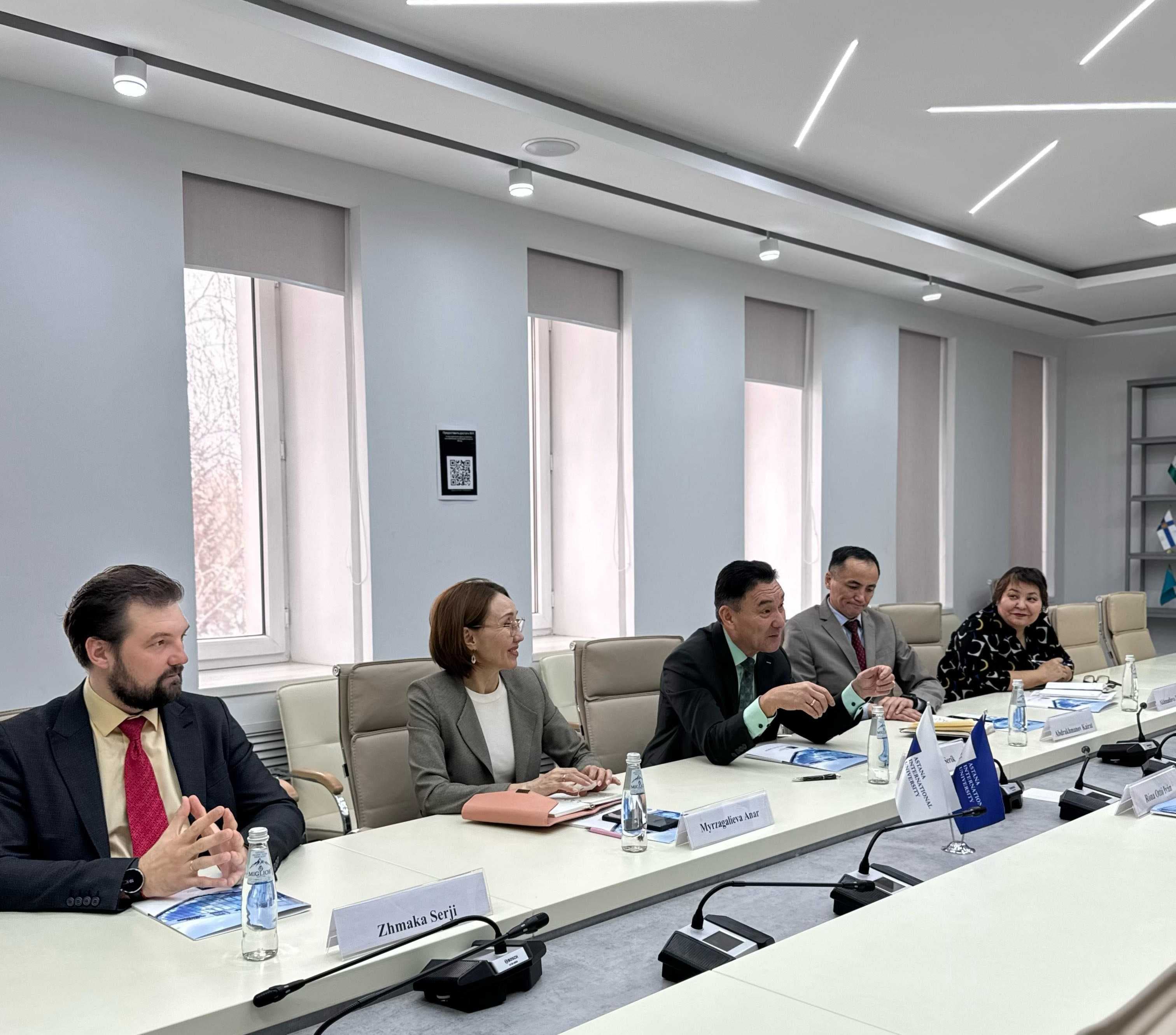 Stipendium Hungaricum білім беру гранттары: университеттегі Венгрия Елшісімен кездесу. — 2