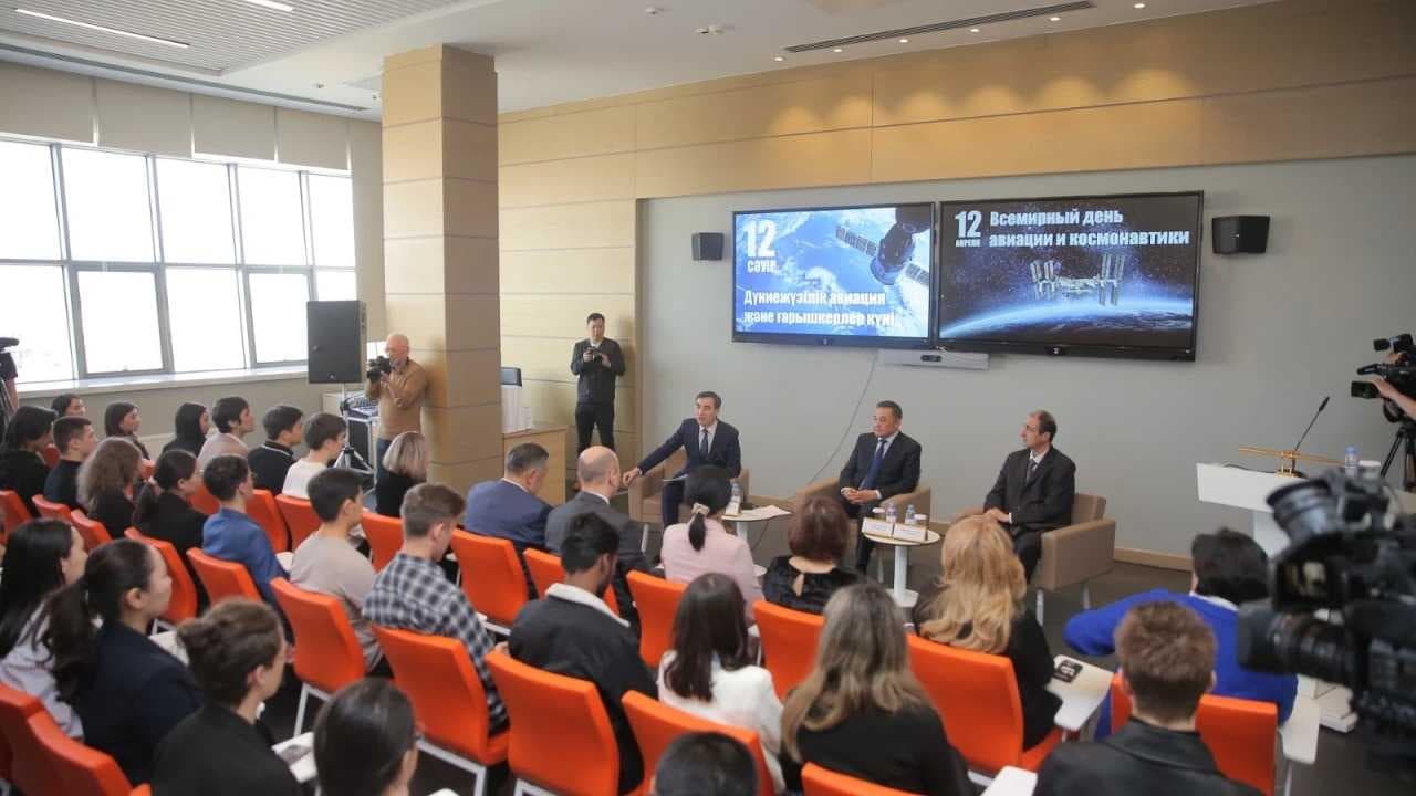 AIU студенттері ғарышкер Айдын Айымбетовпен кездесуге қатысты — 1