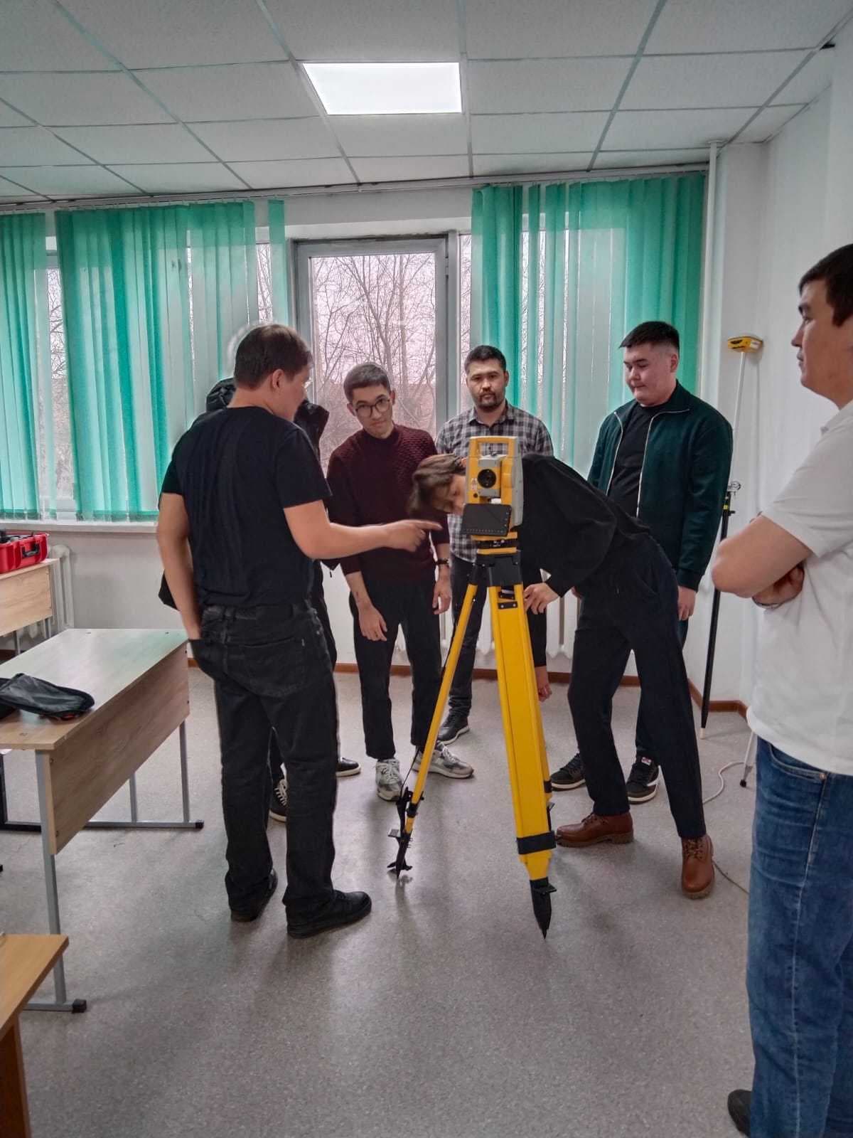 GeoStock компаниясымен кәсіби кездесу: Тахеометр және GPS-қабылдағышпен тәжірибе — 1