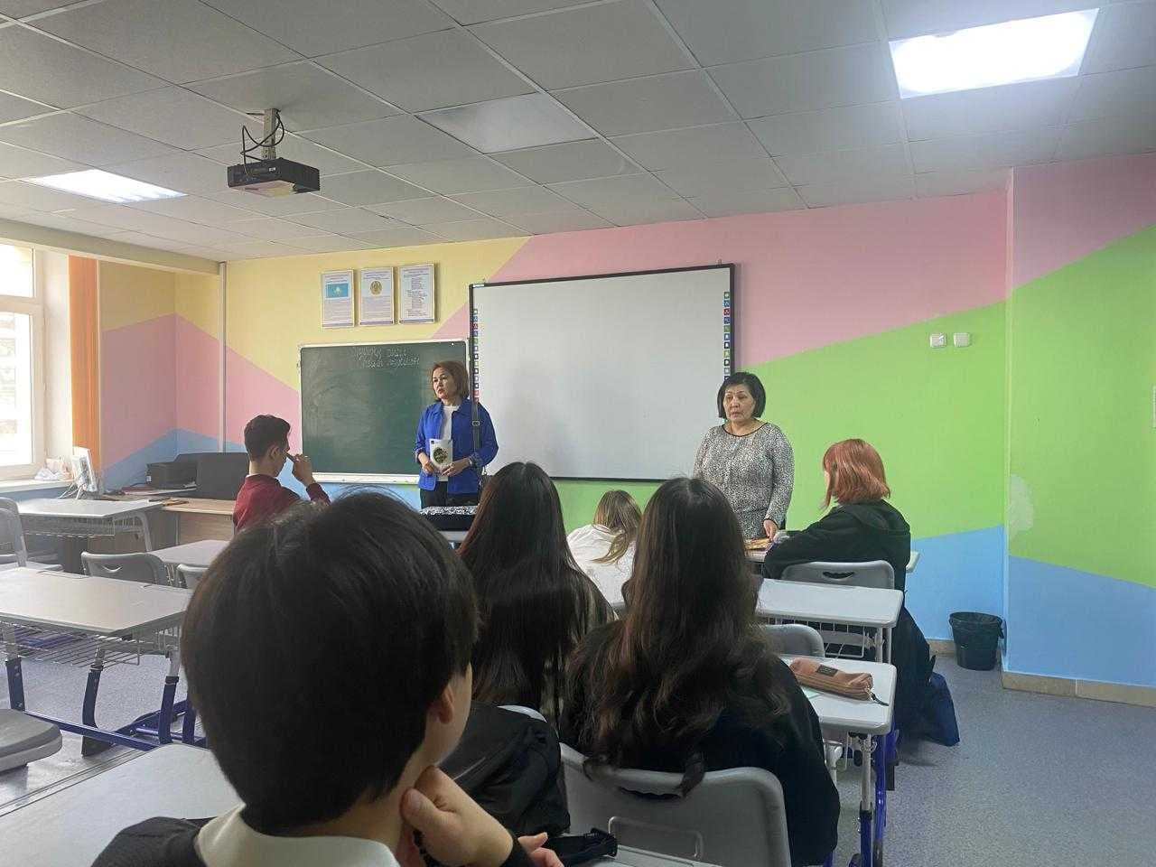 Meeting with potential applicants: AIU Higher School of Natural Sciences at Lyceum school № 85 — 3