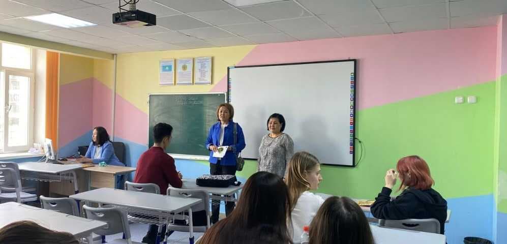 Meeting with potential applicants: AIU Higher School of Natural Sciences at Lyceum school № 85 — 2
