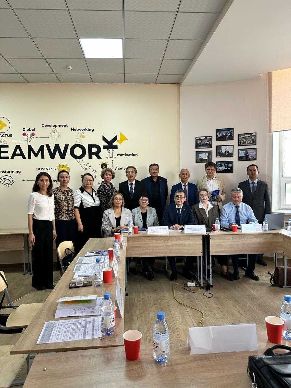 ДӨҢГЕЛЕК ҮСТЕЛ: «ЭКОНОМИКАЛЫҚ БЕЛСЕНДІ АДАМНЫҢ ҚАЗІРГІ ҚАЖЕТТІЛІКТЕРІНЕ БІЛІМ БЕРУДІ БЕЙІМДЕУ»: ҒЫЛЫМИ-ПРАКТИКАЛЫҚ КОНФЕРЕНЦИЯ АЯСЫНДА ТДМ-ҒА ҚОЛ ЖЕТКІЗУ — 4