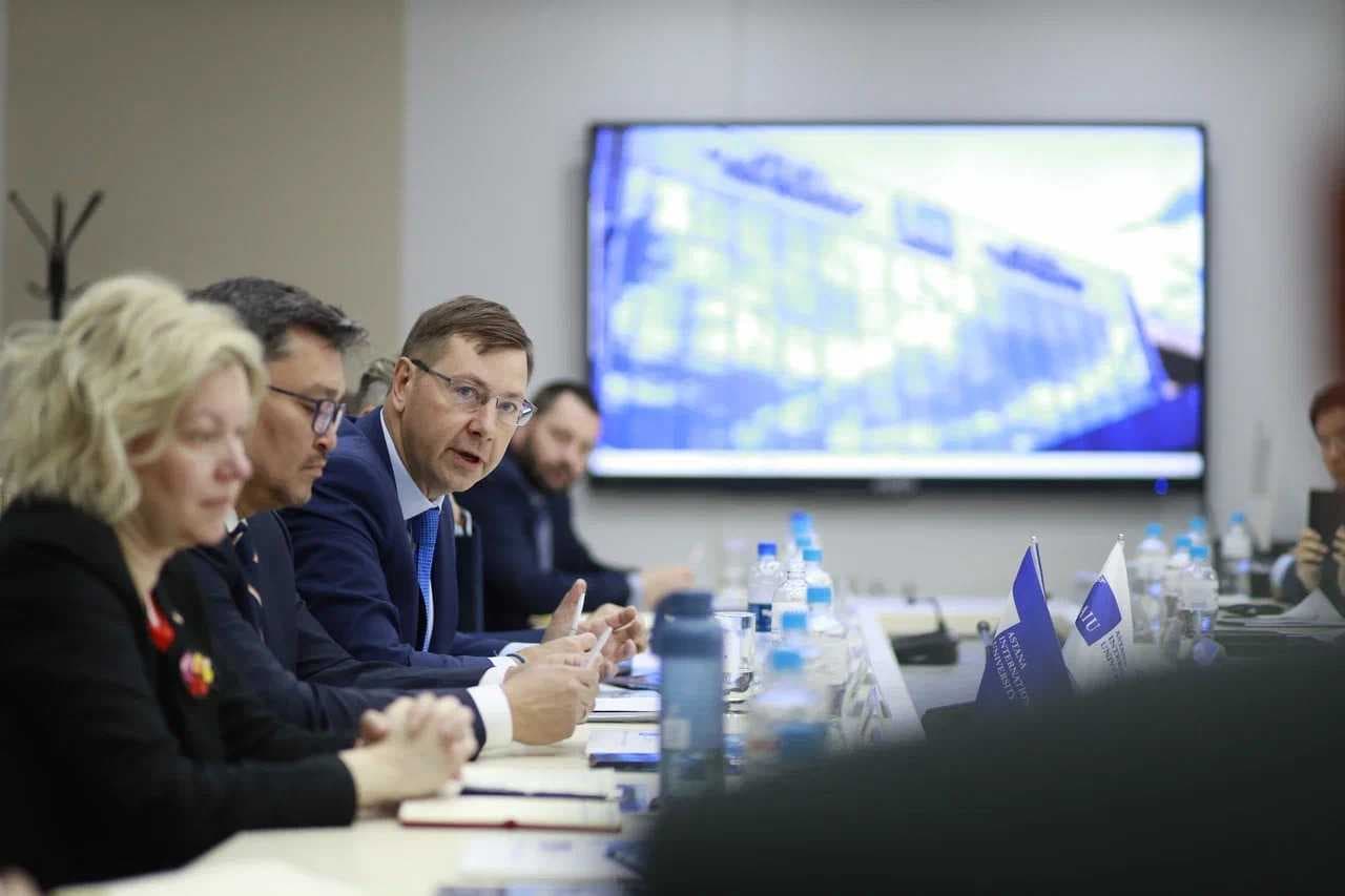 Astana International University took part in the international INT-KZ forum. — 5