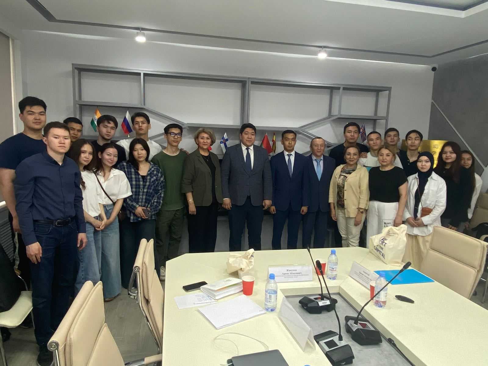 FROM STUDENT TO EXPERT: A REAL EXPERIENCE OF ENTERING PUBLIC SERVICE — 1