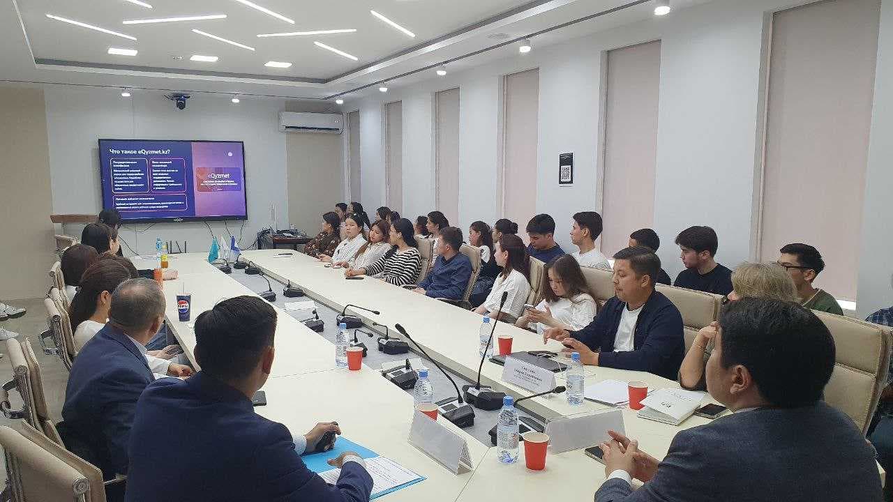 FROM STUDENT TO EXPERT: A REAL EXPERIENCE OF ENTERING PUBLIC SERVICE — 3