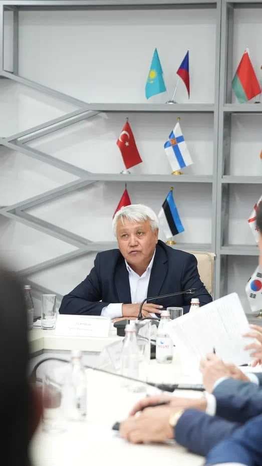 В AIU прошёл республиканский семинар-совещание «Языковая стратегия в науке: проблемы и пути решения» — 2