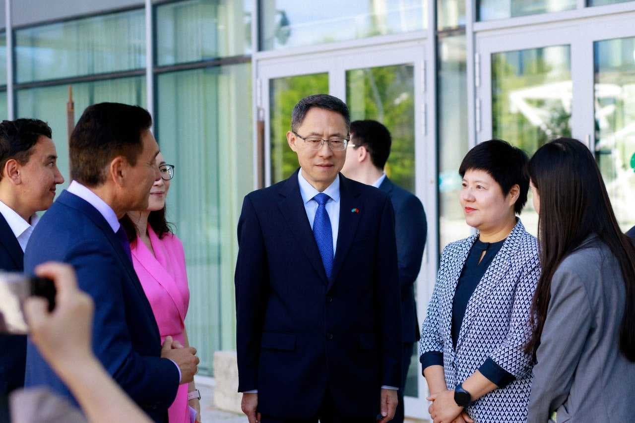 CPC Central Committee Delegation Visits BLCU Branch in Astana — 11
