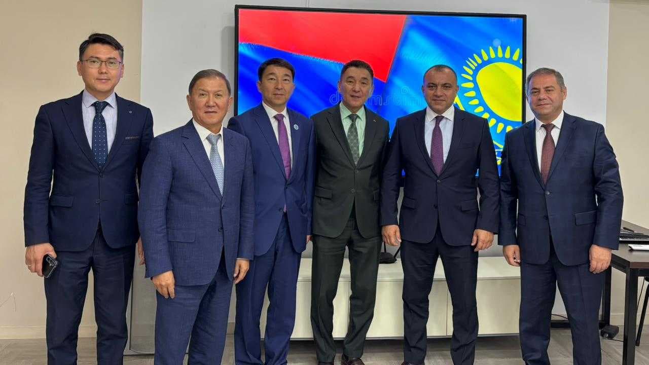 Президент AIU провел встречу с Председателем  Конституционного суда — 2