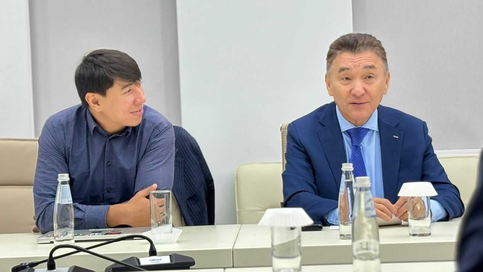 Meeting with test cosmonaut Mukhtar Aimakhanov at Astana International University — 2