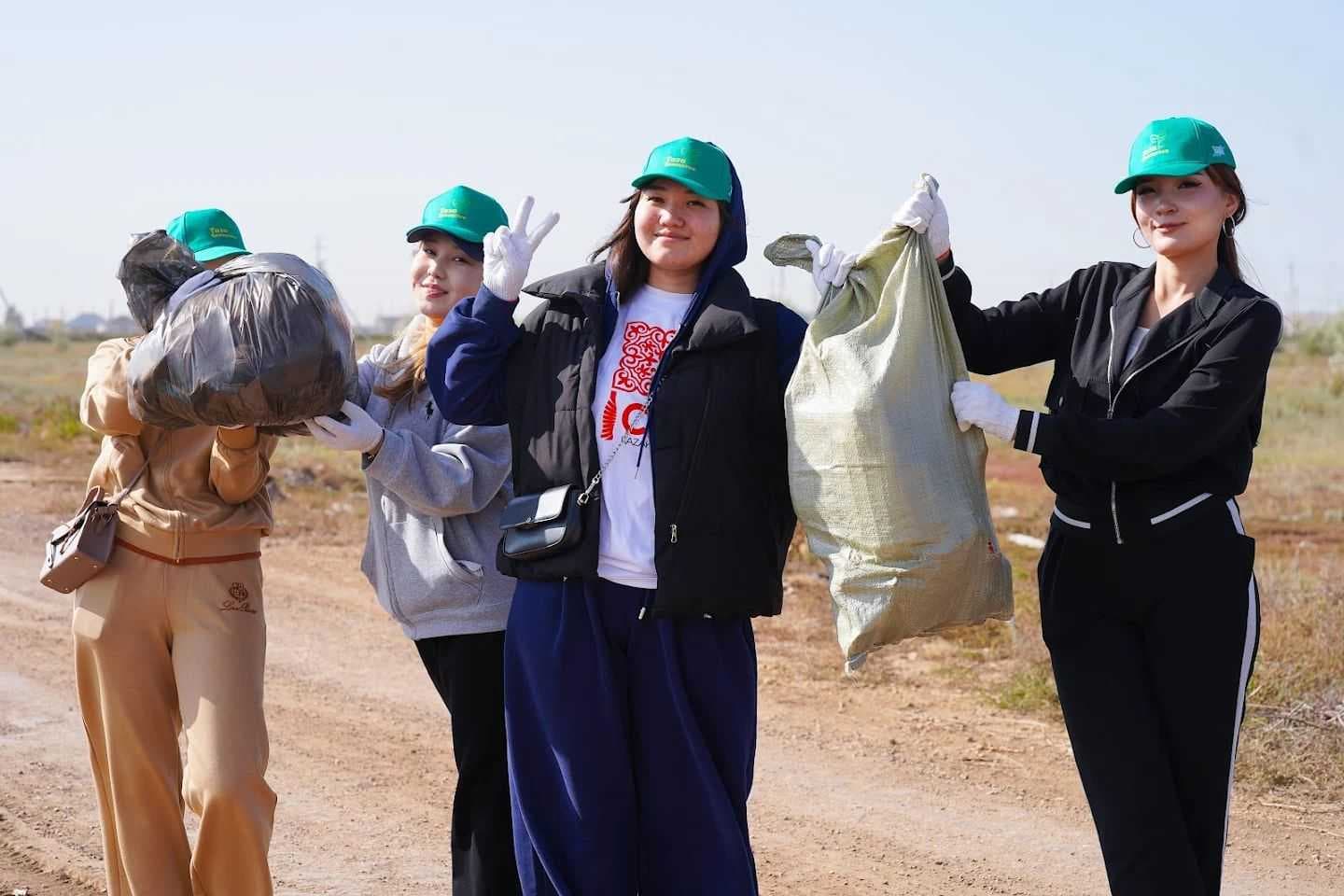 AIU студенттері «World Cleanup Day» Жаһандық экологиялық акциясына қатысты — 4