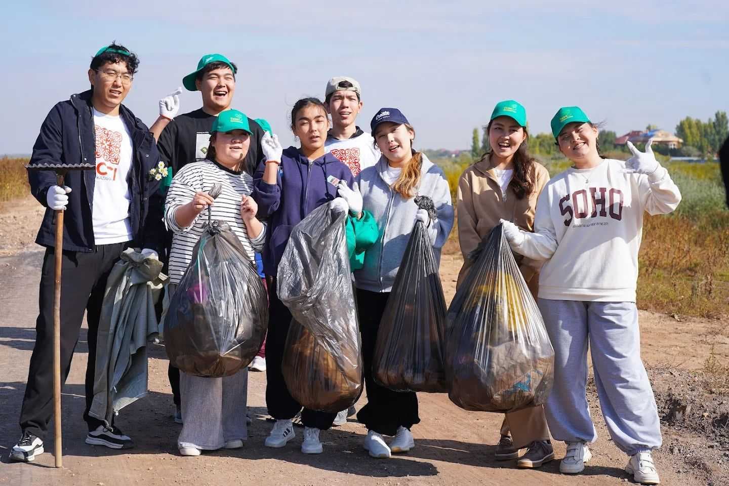 AIU студенттері «World Cleanup Day» Жаһандық экологиялық акциясына қатысты — 7