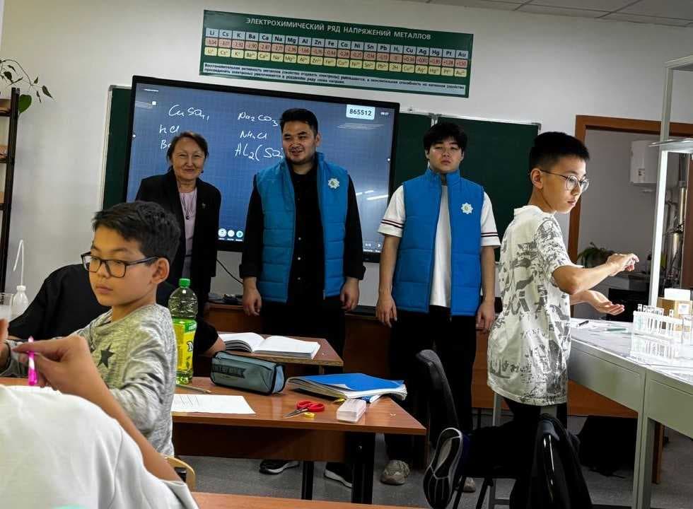 AIU Students and Master’s Candidates Conducted Chemistry Lessons for Schoolchildren within KIOT Junior — 3