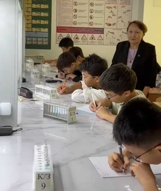 AIU Students and Master’s Candidates Conducted Chemistry Lessons for Schoolchildren within KIOT Junior — 5