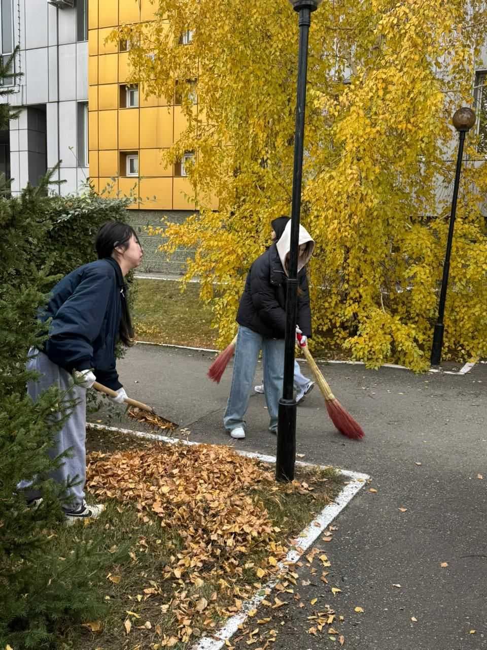 The Astana International University (AIU) held a cleanup day as part of the nationwide Taza Kazakhstan campaign — 5